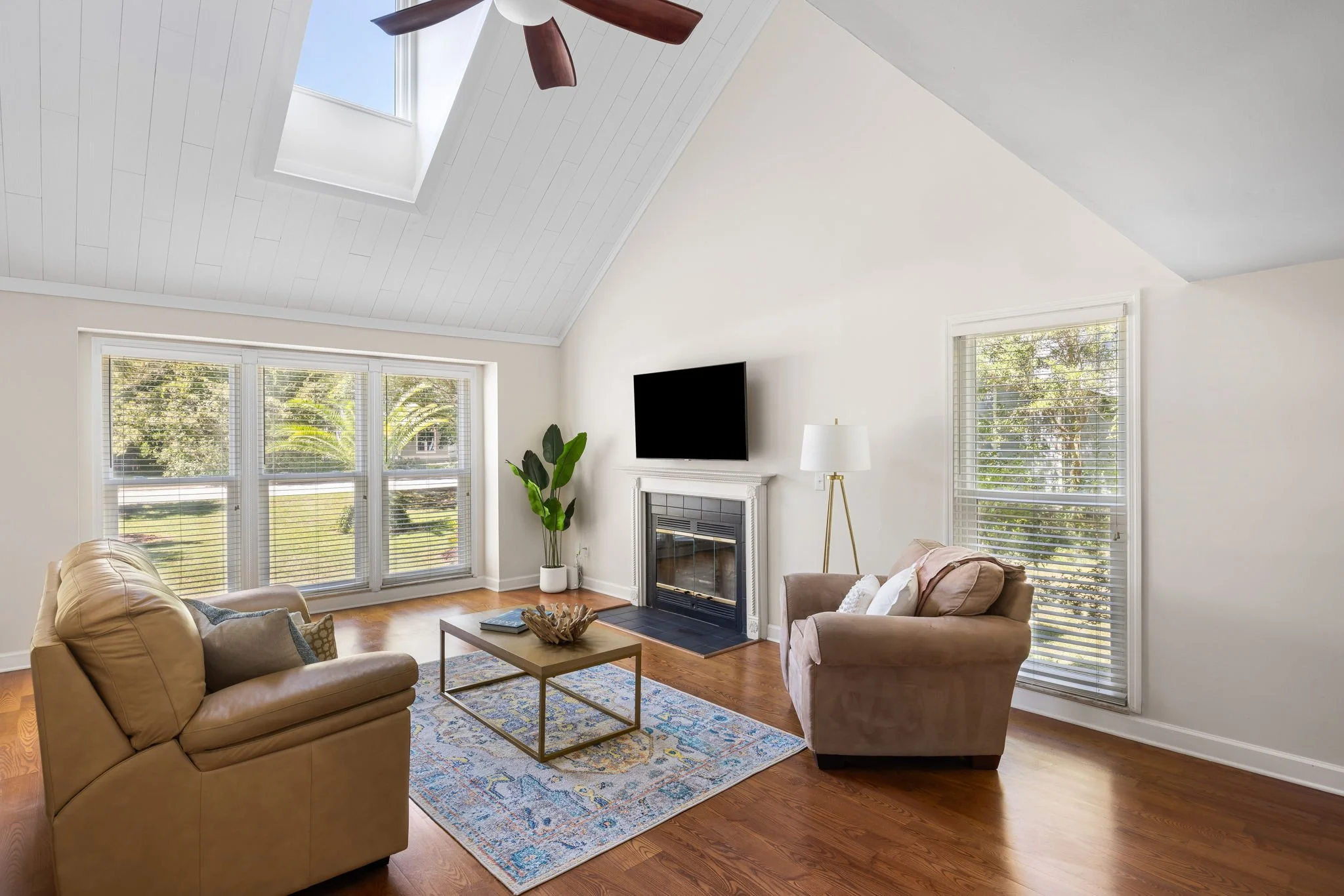 4-web-or-mls-1486 Diamond Blvd -  Coastal RE Photo-2.jpg
