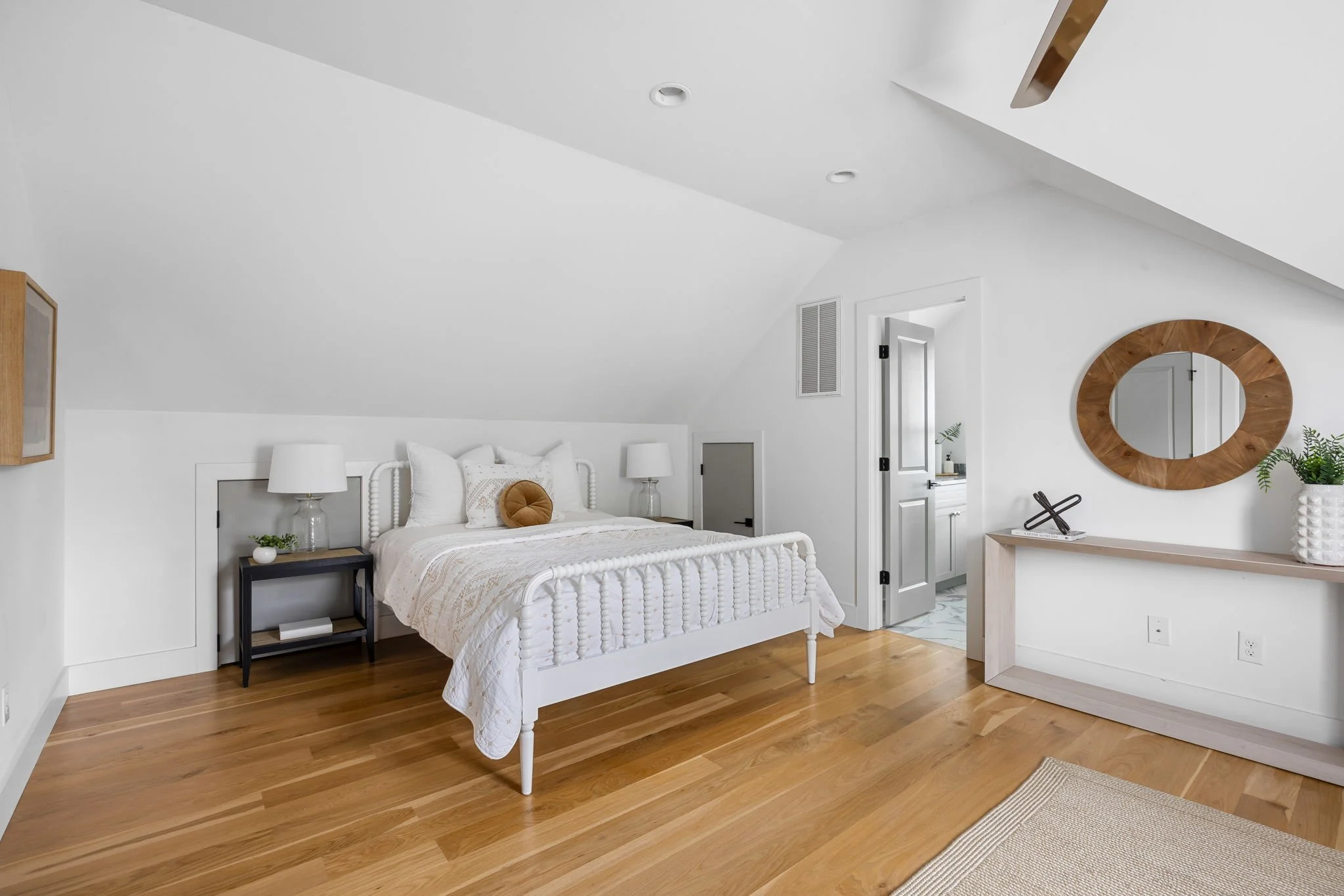 17-web-or-mls-8 Simons St -  Coastal RE Photo-13.jpg