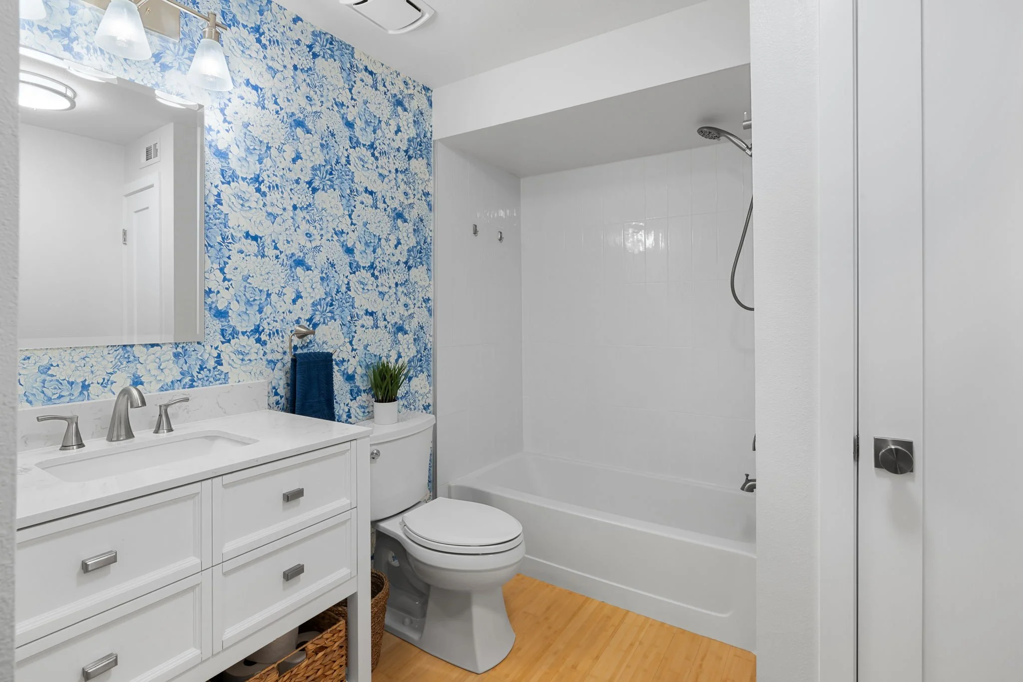 5-web-or-mls-700 Daniel Ellis Dr 8306 - Coastal RE Photo-10.jpg