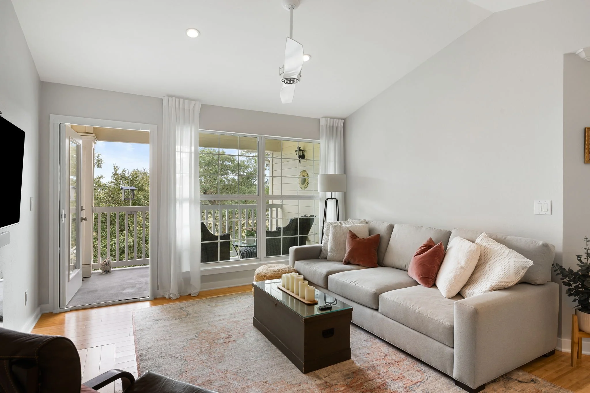 9-web-or-mls-700 Daniel Ellis Dr 8306 - Coastal RE Photo-5.jpg