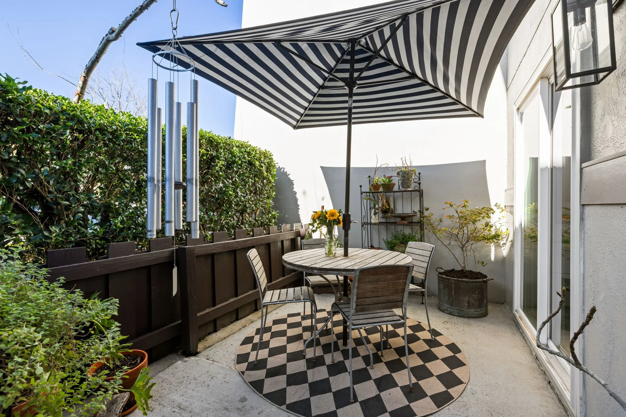 3-web-or-mls-1303 Ventura Pl - Coastal RE Photo-29.jpg