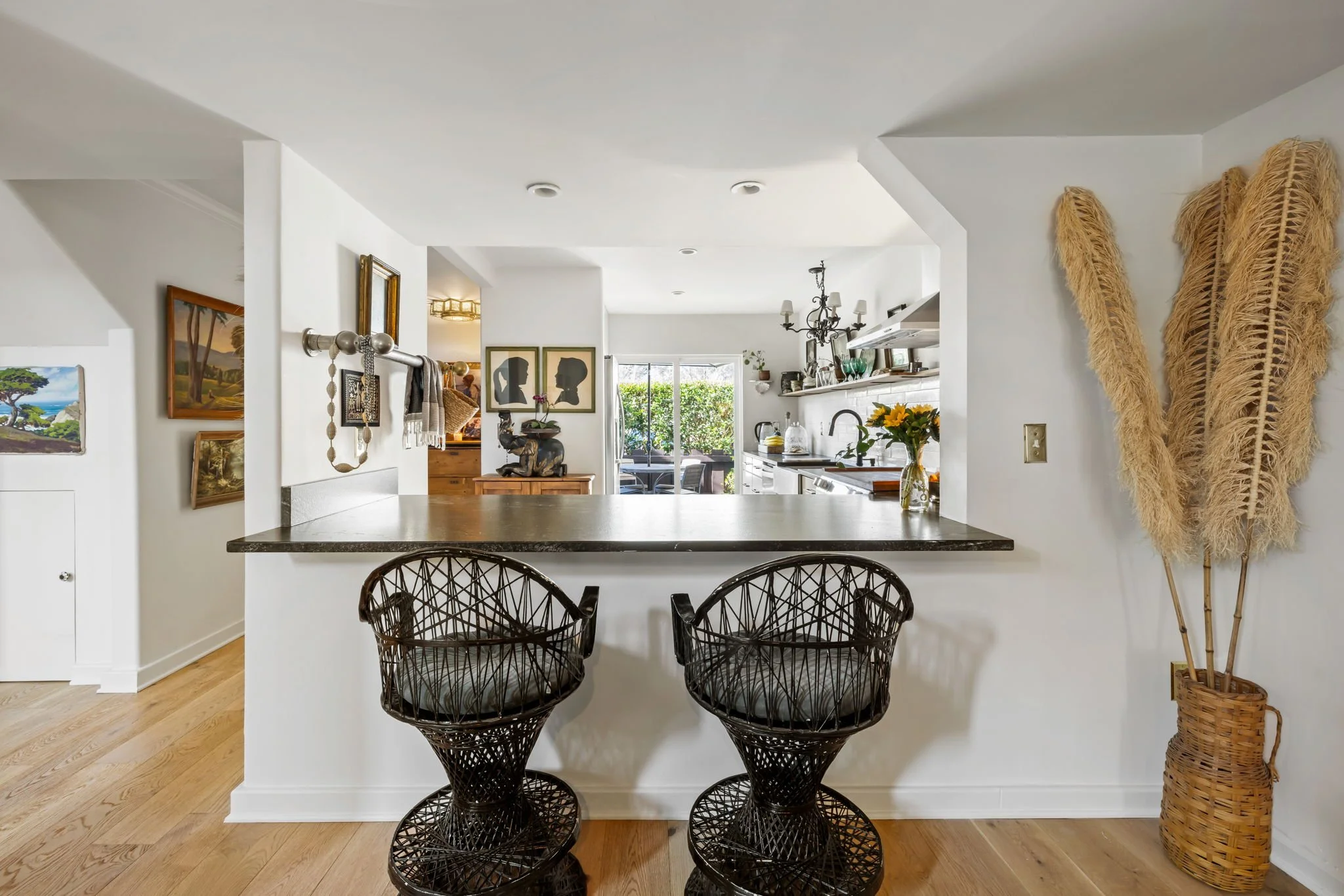 5-web-or-mls-1303 Ventura Pl - Coastal RE Photo-4.jpg