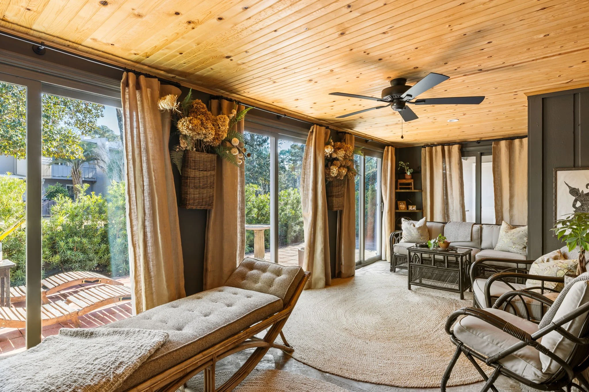 11-web-or-mls-1303 Ventura Pl - Coastal RE Photo.jpg