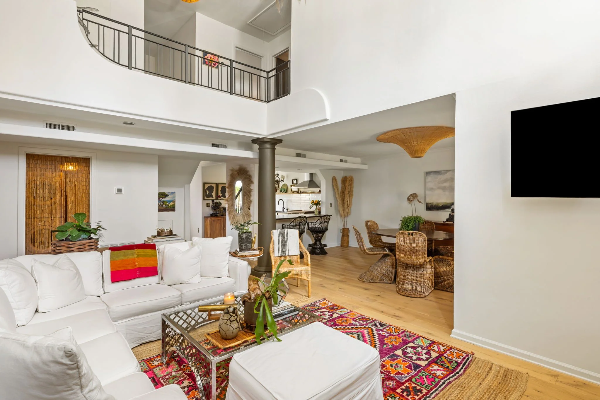 15-web-or-mls-1303 Ventura Pl - Coastal RE Photo-11.jpg