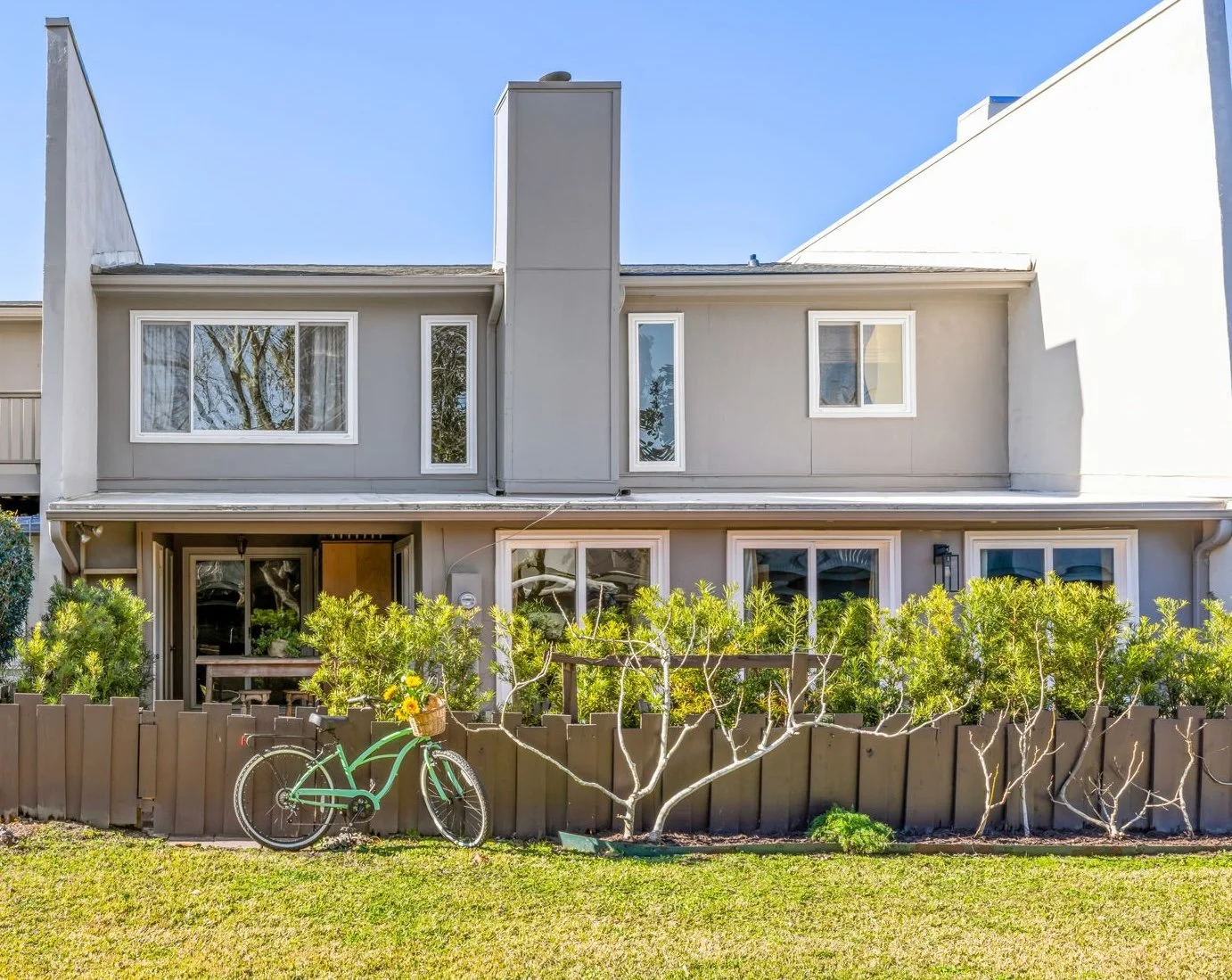 32-web-or-mls-1303 Ventura Pl - Coastal RE Photo-28.jpg