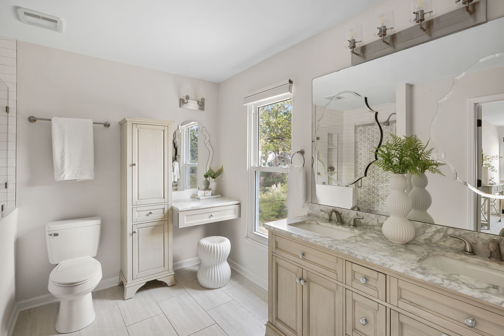 16-web-or-mls-1490 Diamond Blvd- Coastal Re Photo-13.jpg