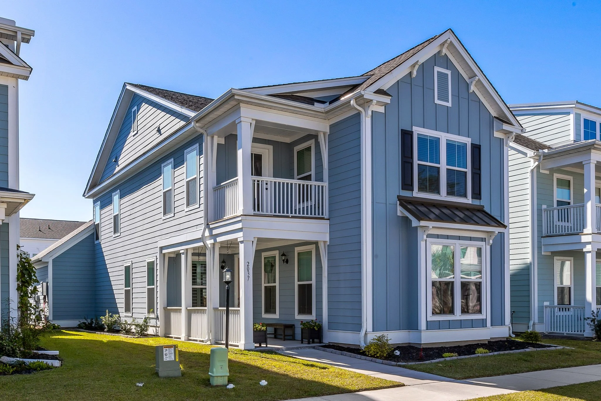 Twin Lakes: 2037 Blue Bayou Blvd