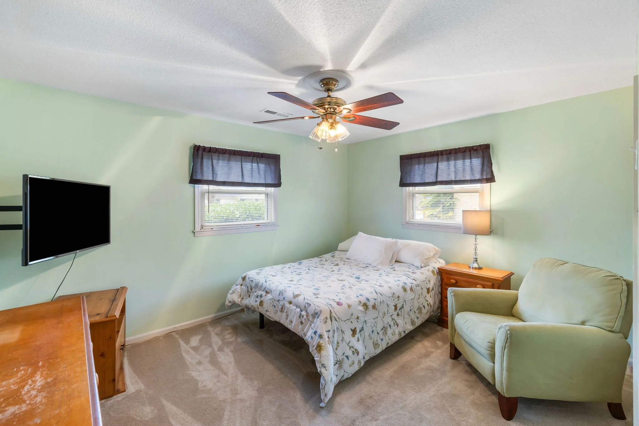 15-web-or-mls-4 Newark Ave CoastalRE-4.jpg