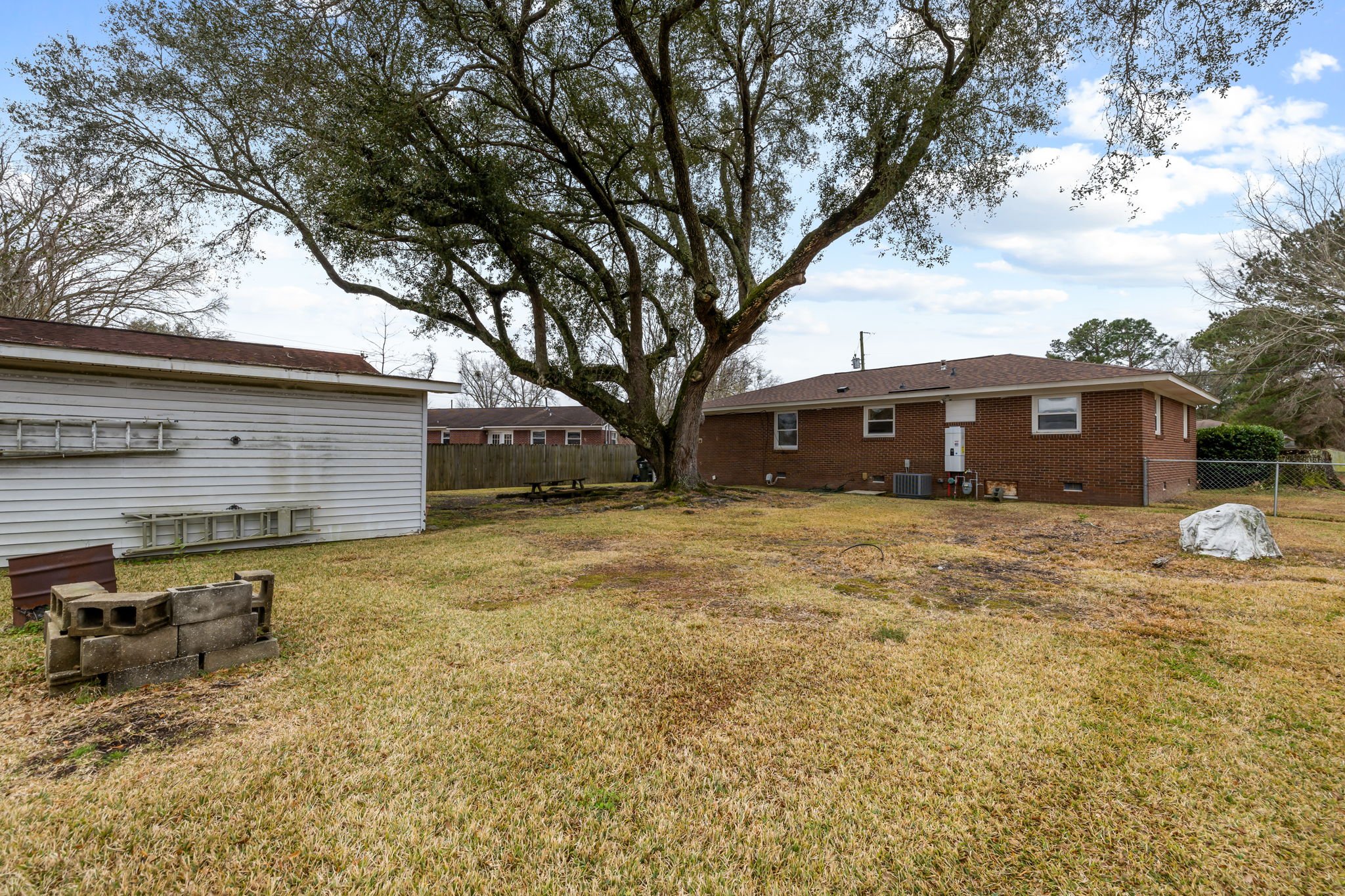 20-web-or-mls-4 Newark Ave CoastalRE-13.jpg