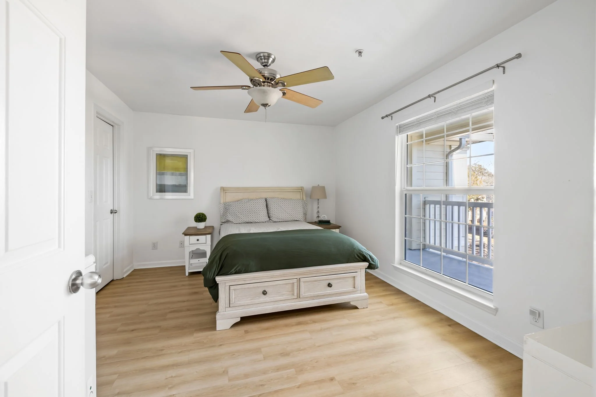 12-web-or-mls-700 Daniel Ellis Dr 10301 CoastalRE-11.jpg