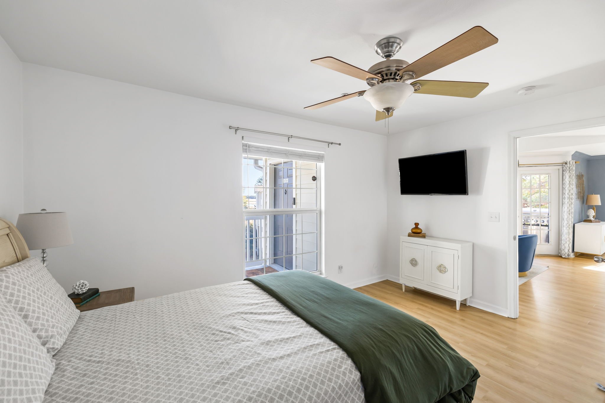 13-web-or-mls-700 Daniel Ellis Dr 10301 CoastalRE-12.jpg