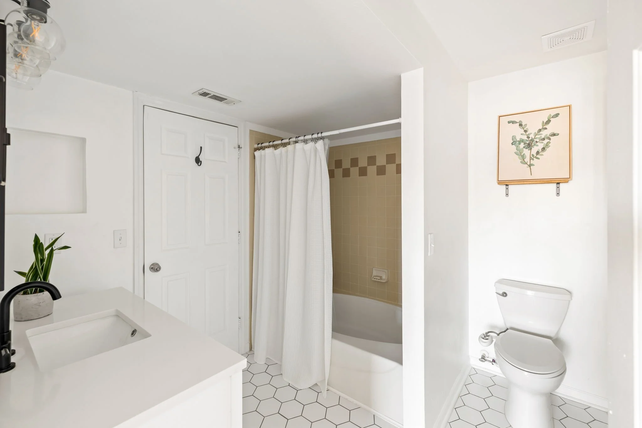 14-web-or-mls-700 Daniel Ellis Dr 10301 CoastalRE-13.jpg