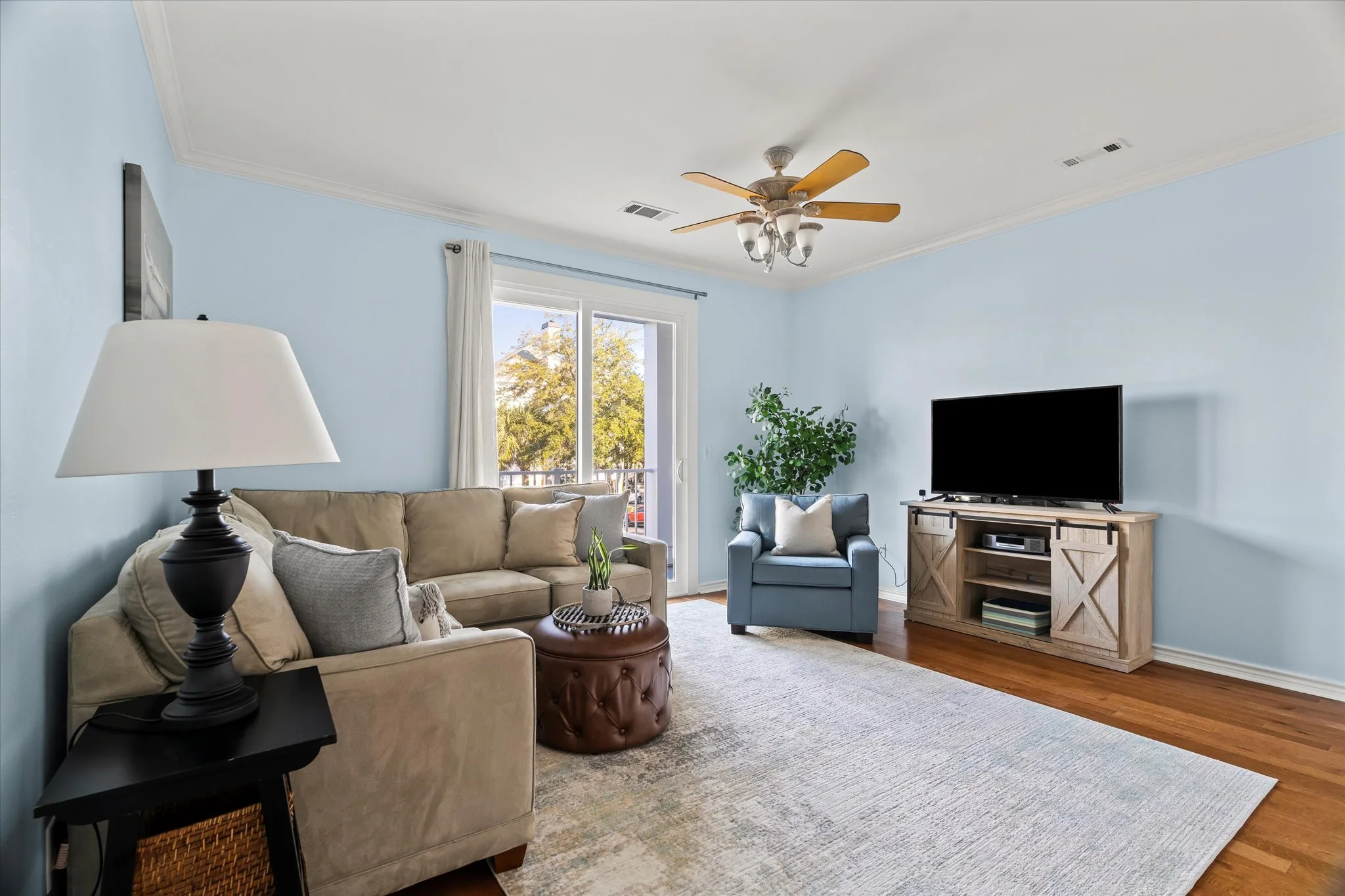 03-Living Room 2.jpg