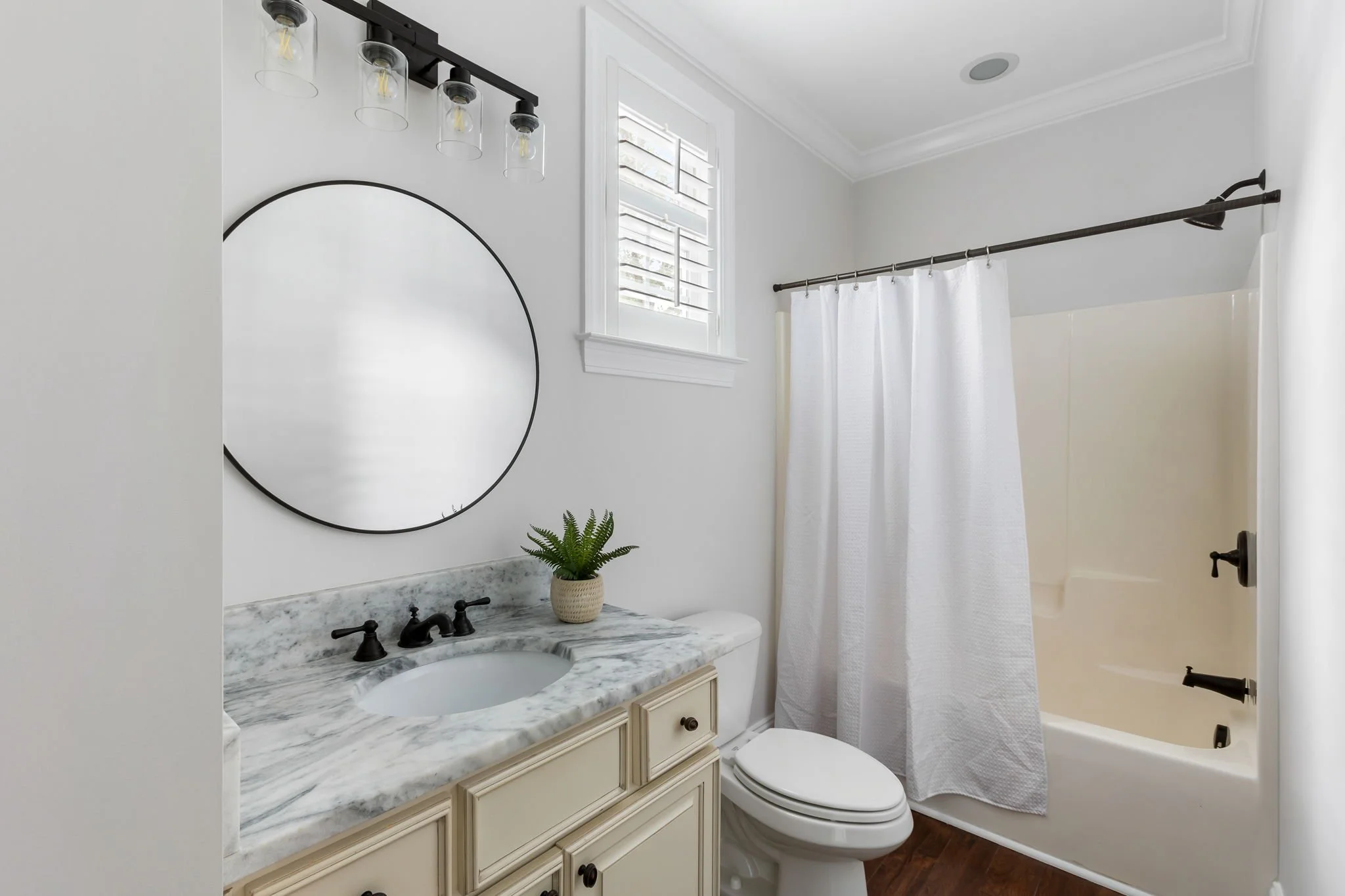 16-web-or-mls-4320 Savoy St CoastalRE-16.jpg