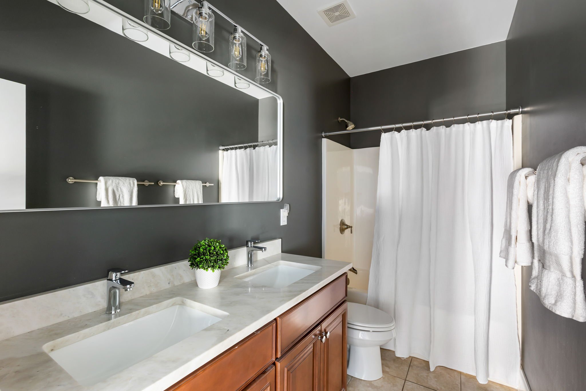 18-web-or-mls-4320 Savoy St CoastalRE-20.jpg