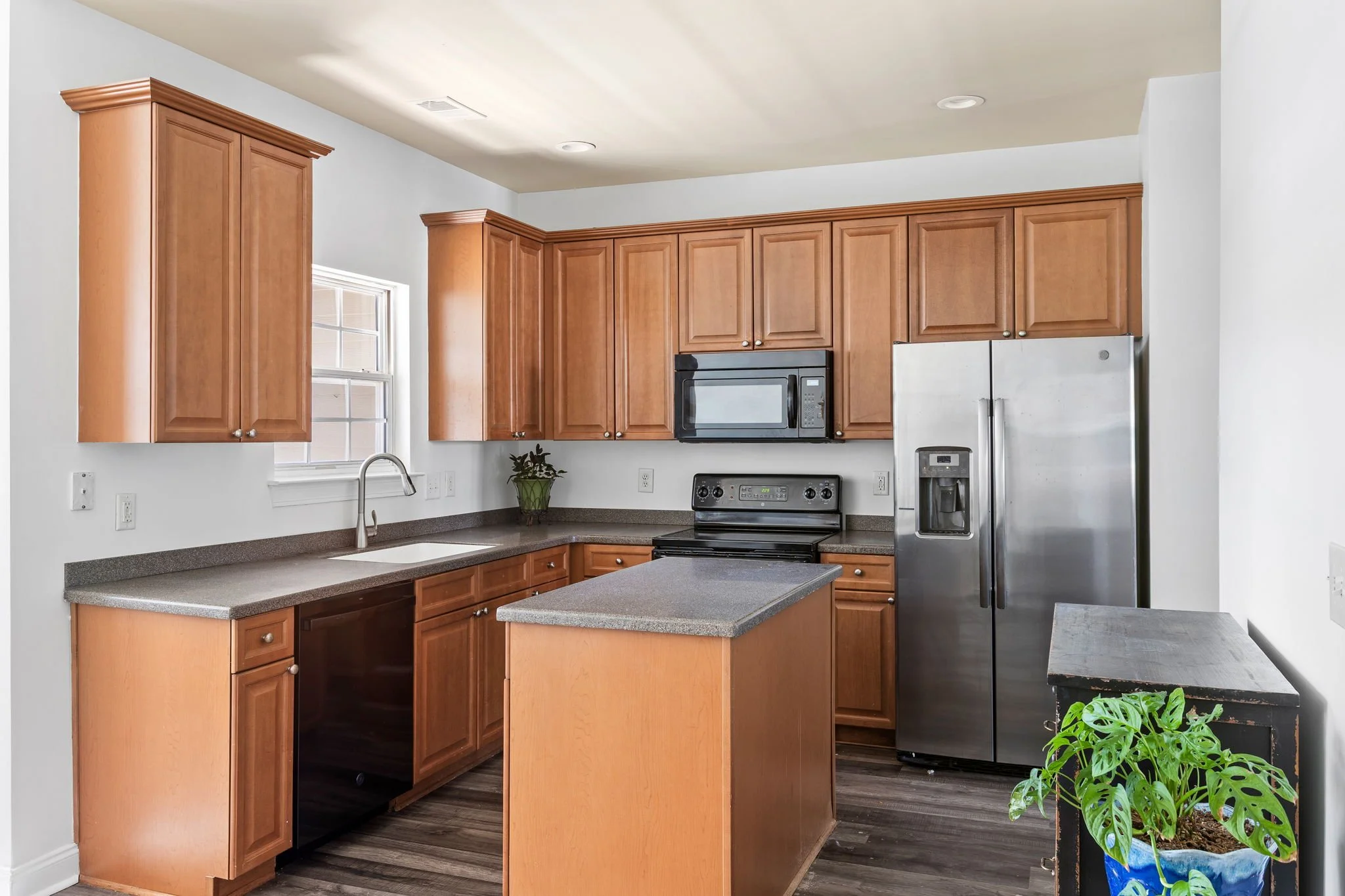 5-web-or-mls-9011 Parlor Dr CoastalRE-11.jpg