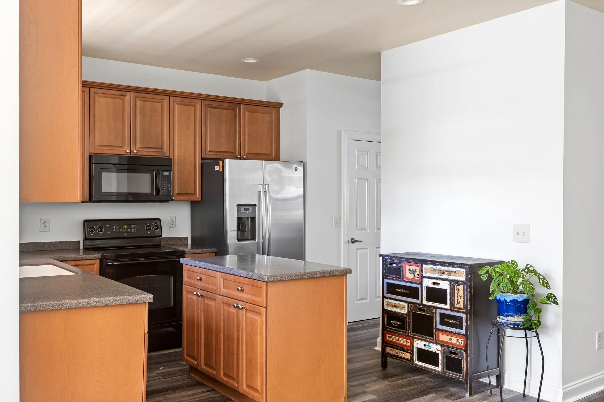 6-web-or-mls-9011 Parlor Dr CoastalRE-12.jpg