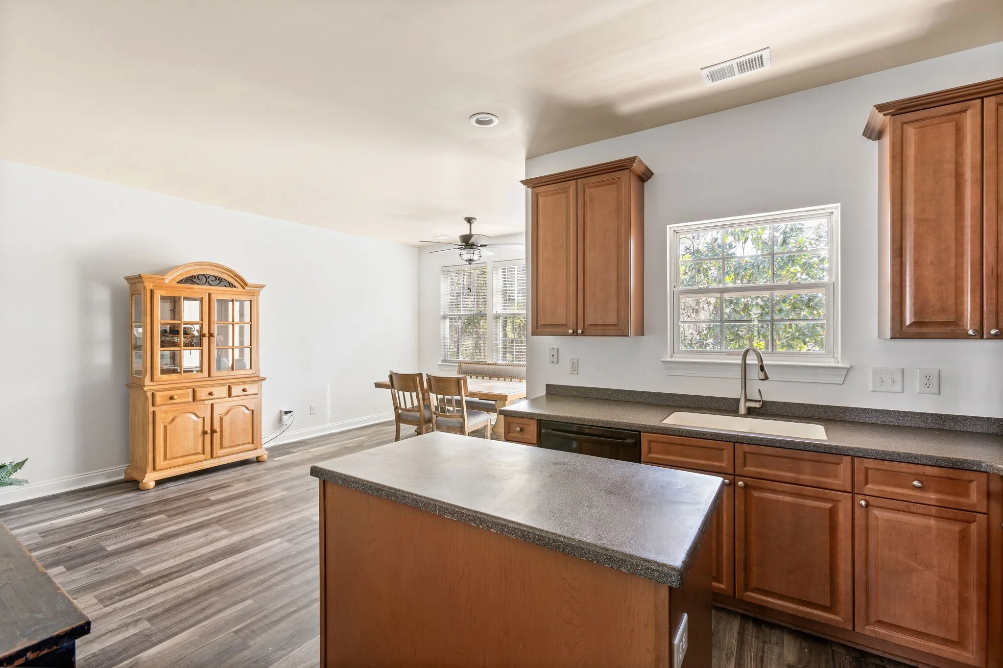 7-web-or-mls-9011 Parlor Dr CoastalRE-13.jpg