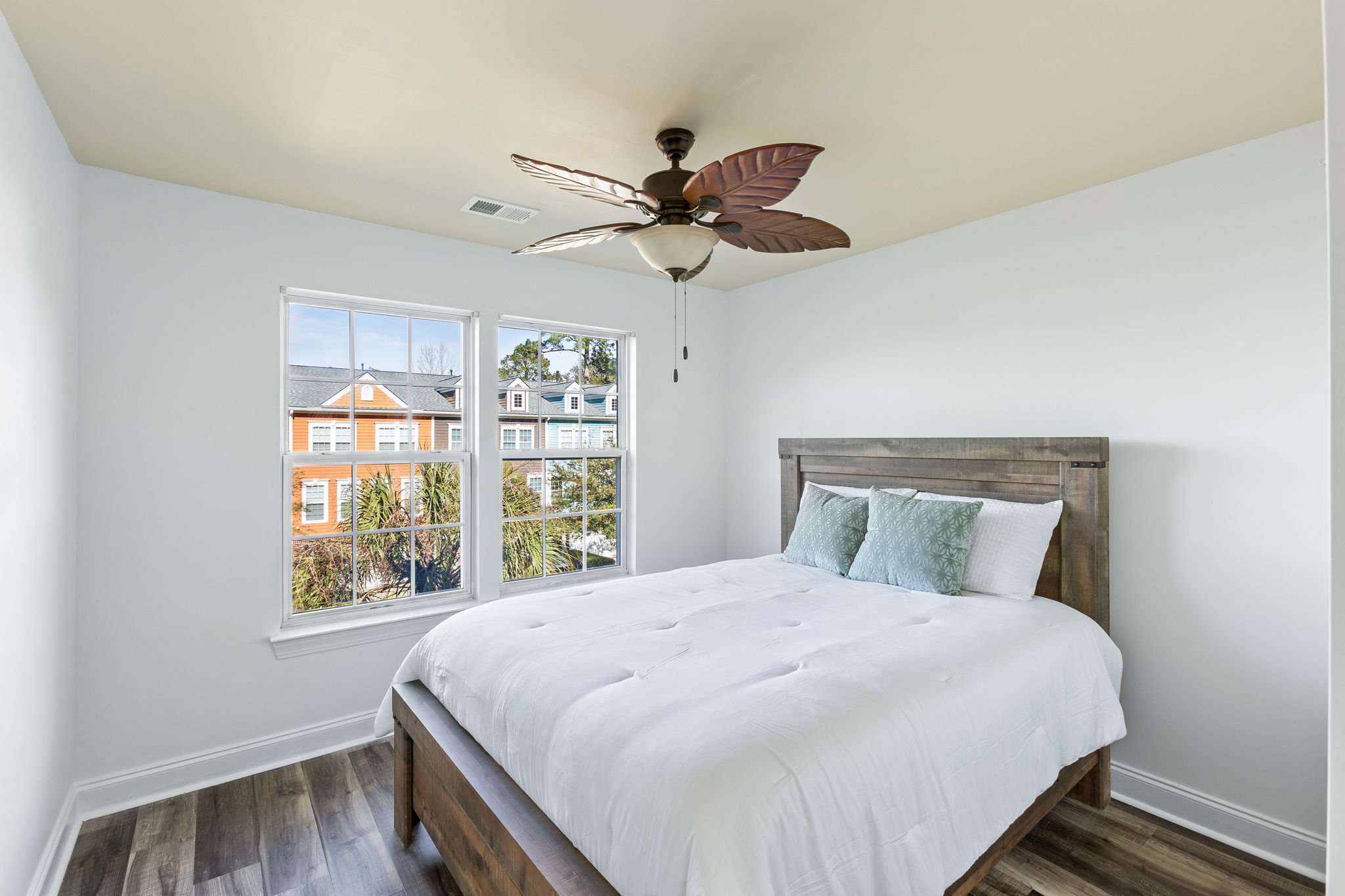 16-web-or-mls-9011 Parlor Dr CoastalRE-6.jpg