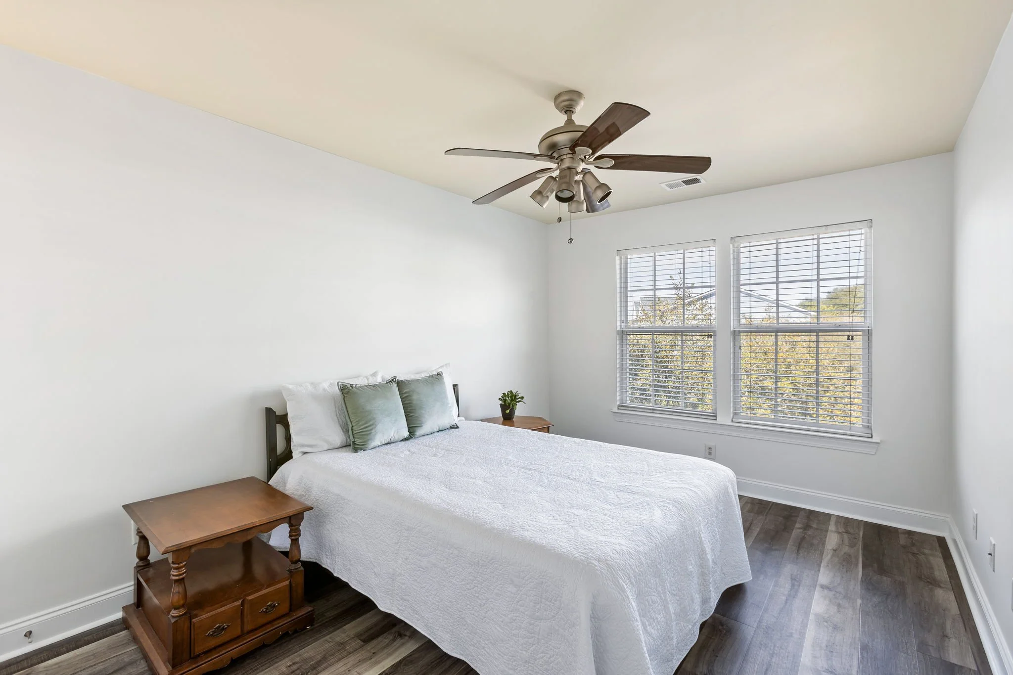 18-web-or-mls-9011 Parlor Dr CoastalRE-7.jpg