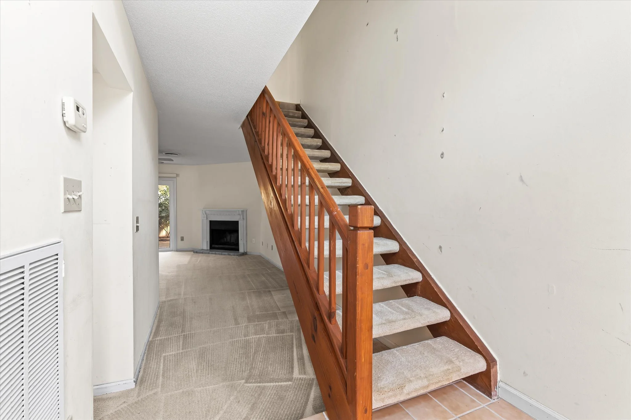 08-Front Entry Way.jpg