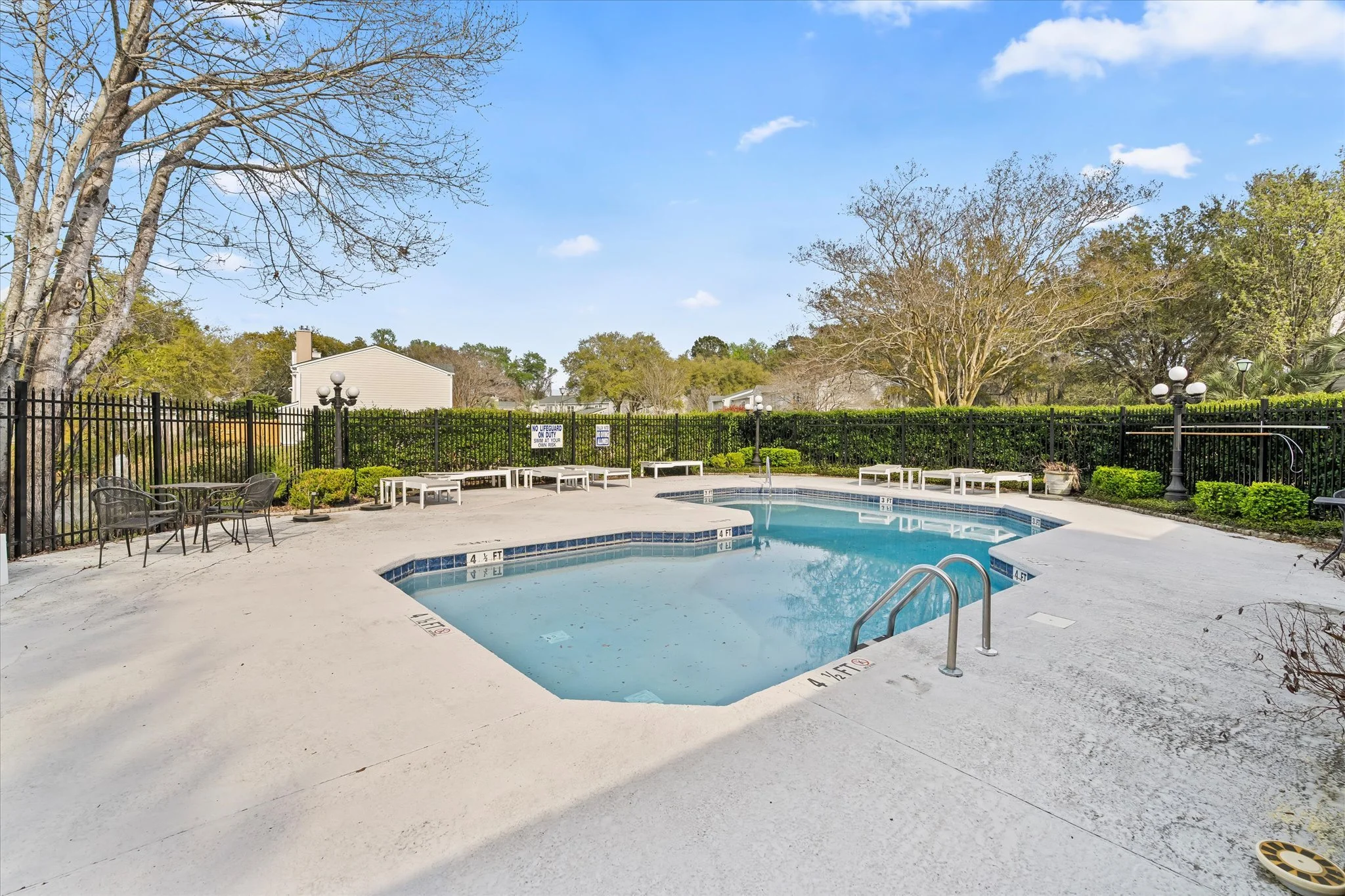 20-Community Pool 2.jpg