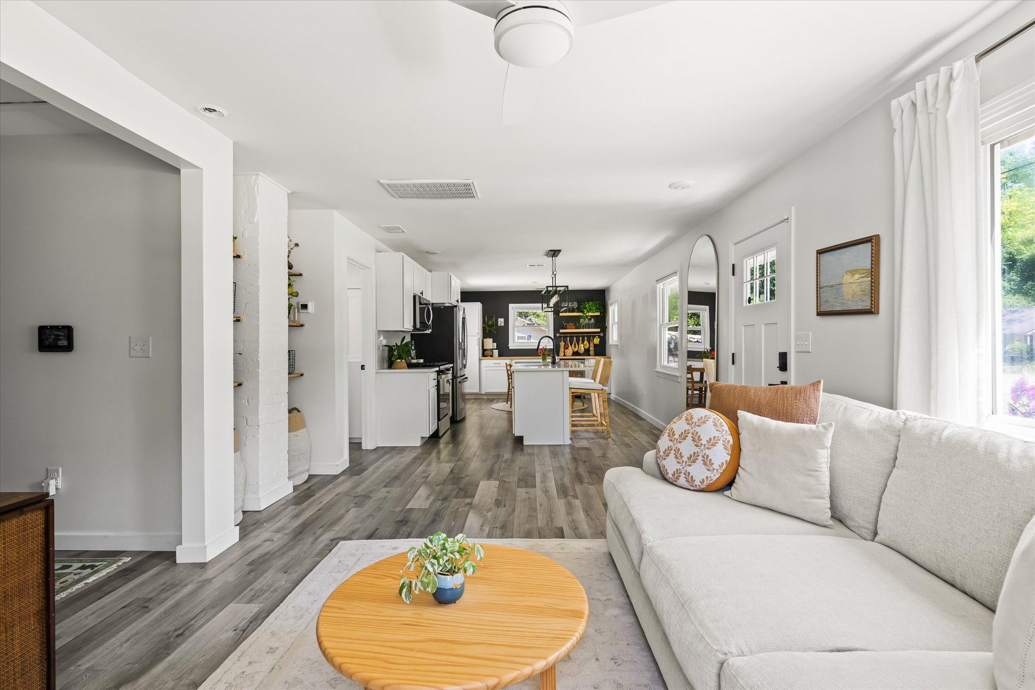 02-Living Room 2.jpg