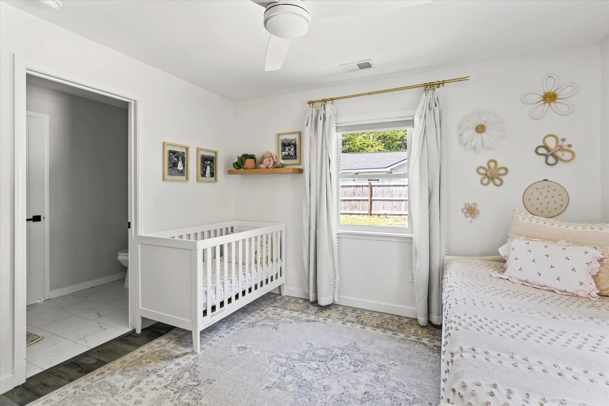 06-Bedroom.jpg