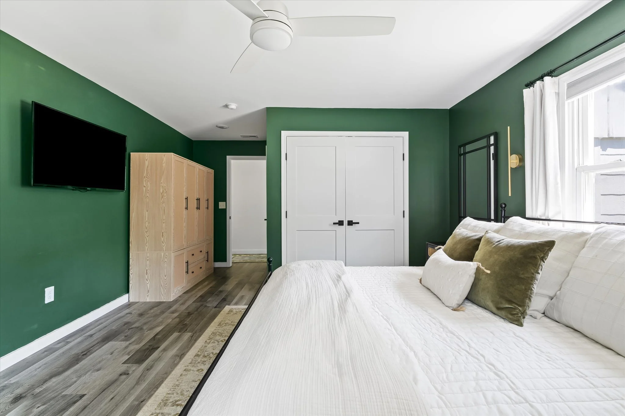 12-Master Bedroom.jpg