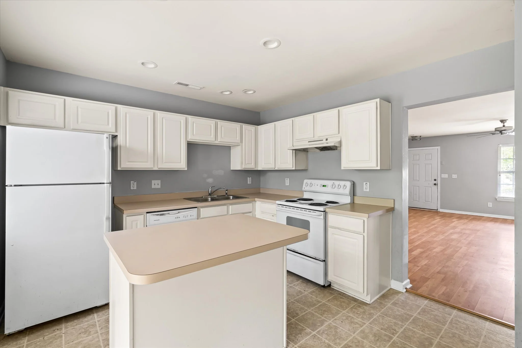 01-Kitchen.jpg