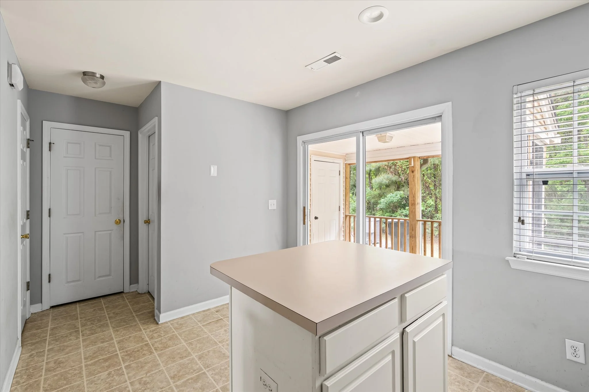 02-Kitchen.jpg