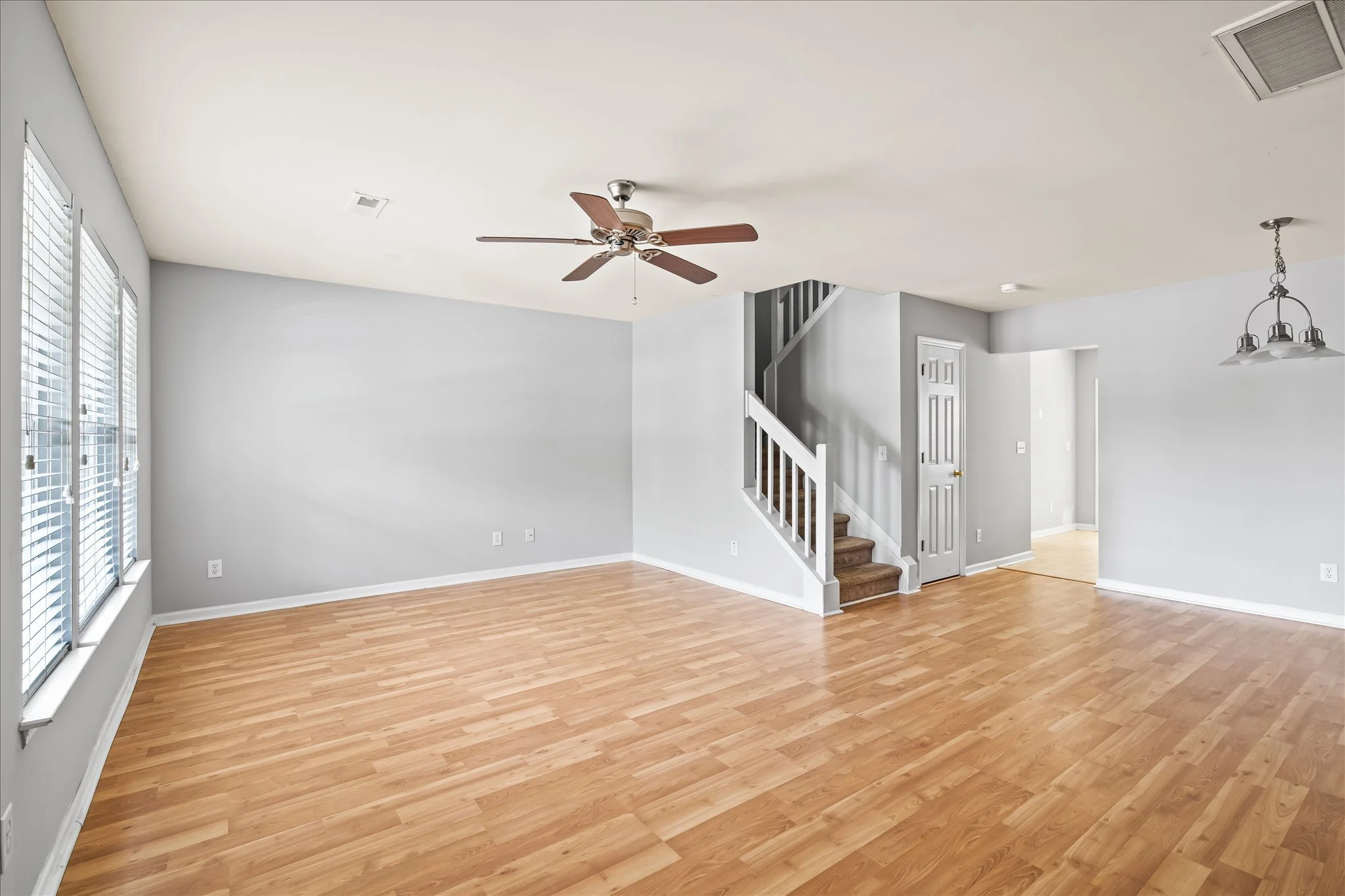 05-Living Room.jpg