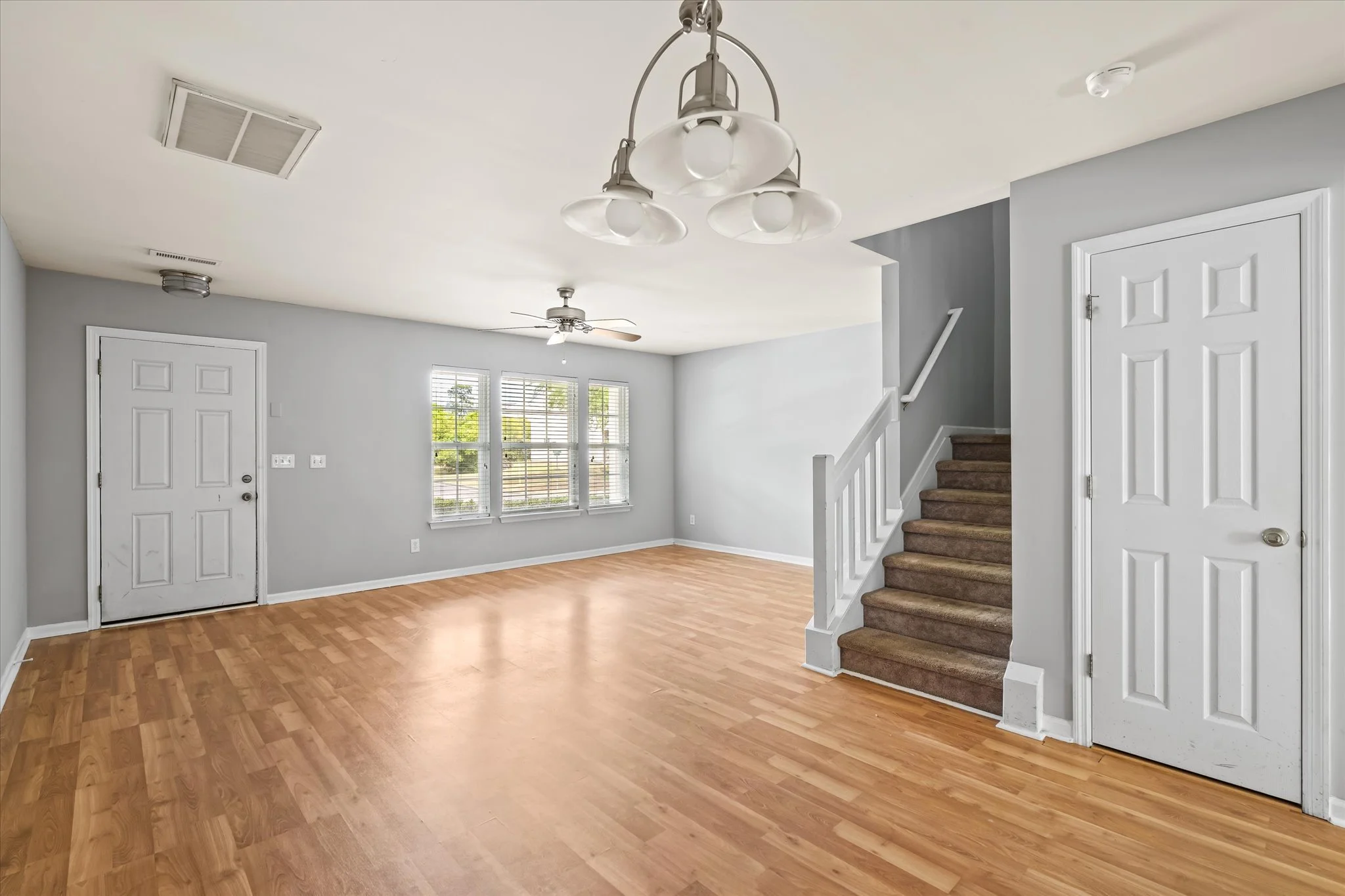 06-Living Room.jpg