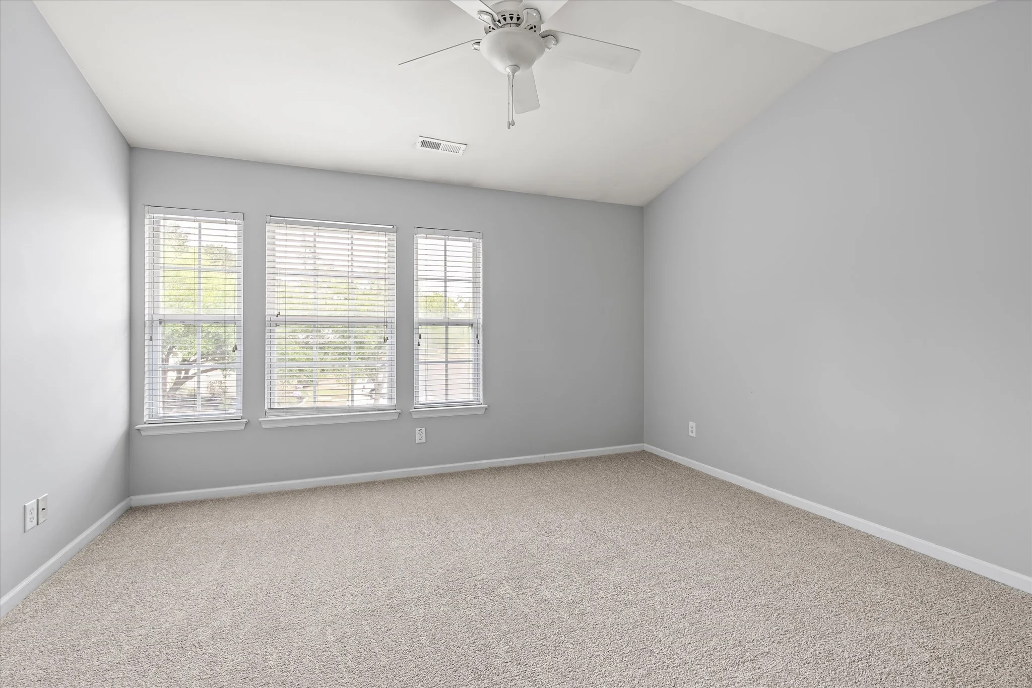 10-Master Bedroom.jpg