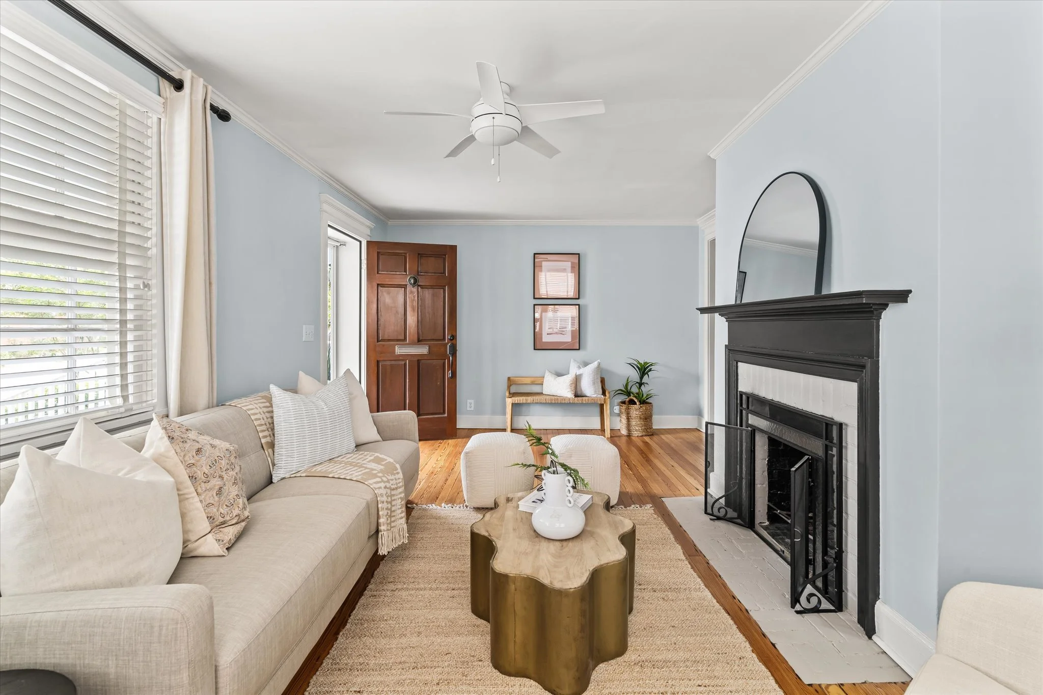 02-Living Room 2.jpg
