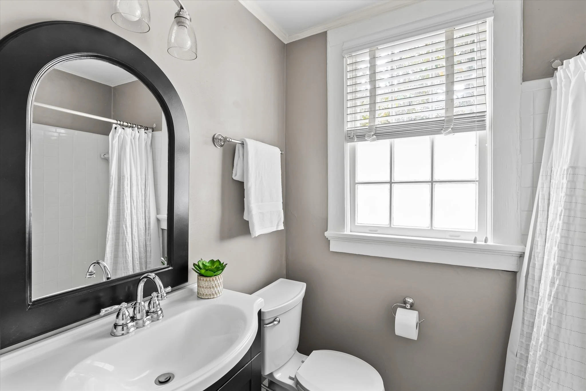 06-Bathroom 1.jpg