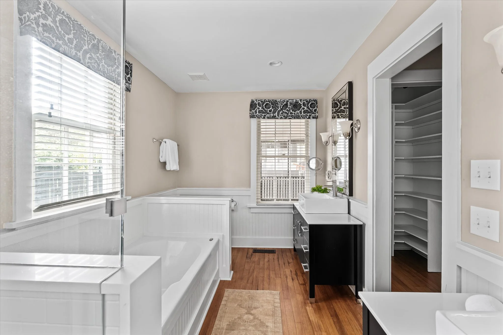 11-Master Bathroom.jpg