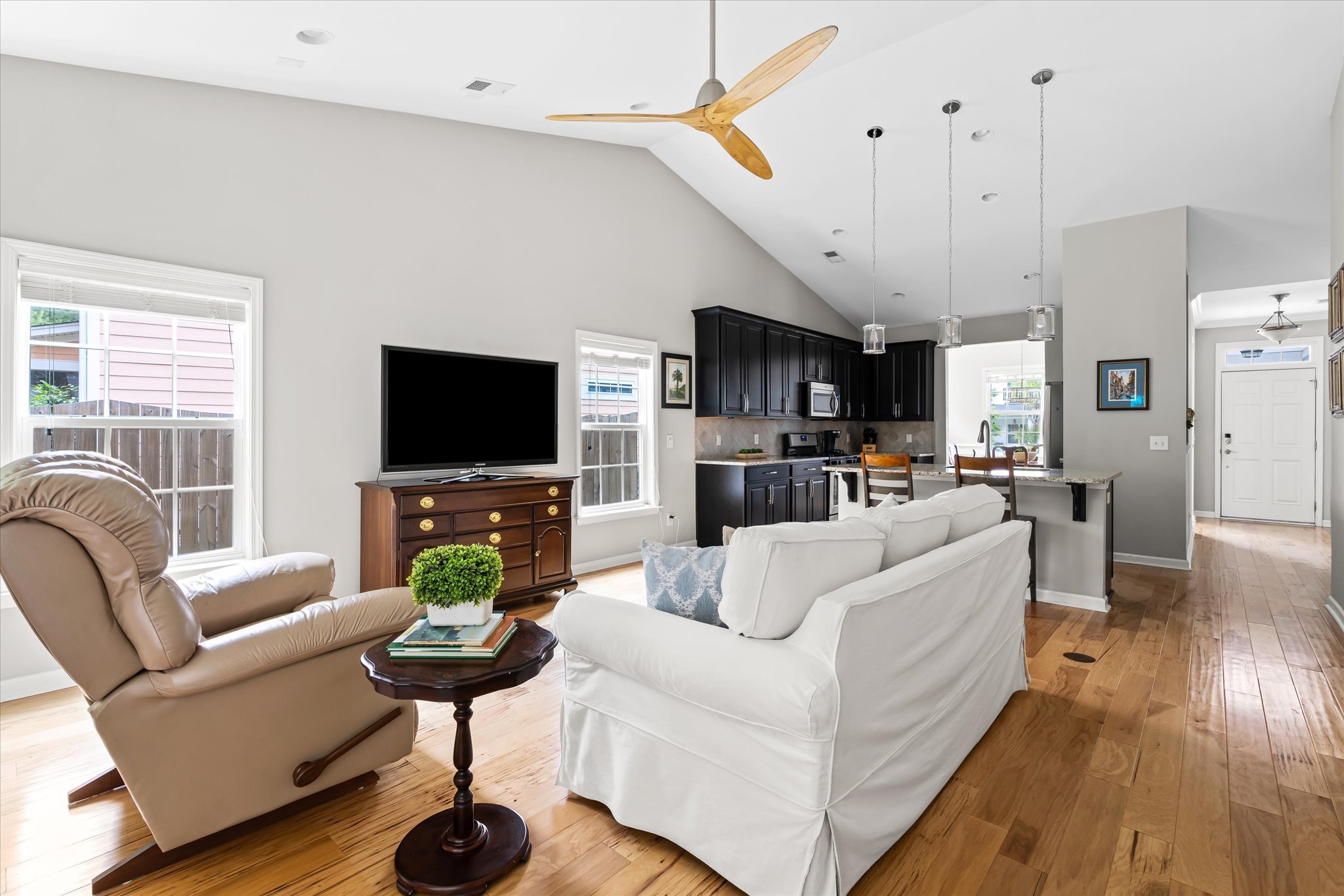 3 Living Room.jpg
