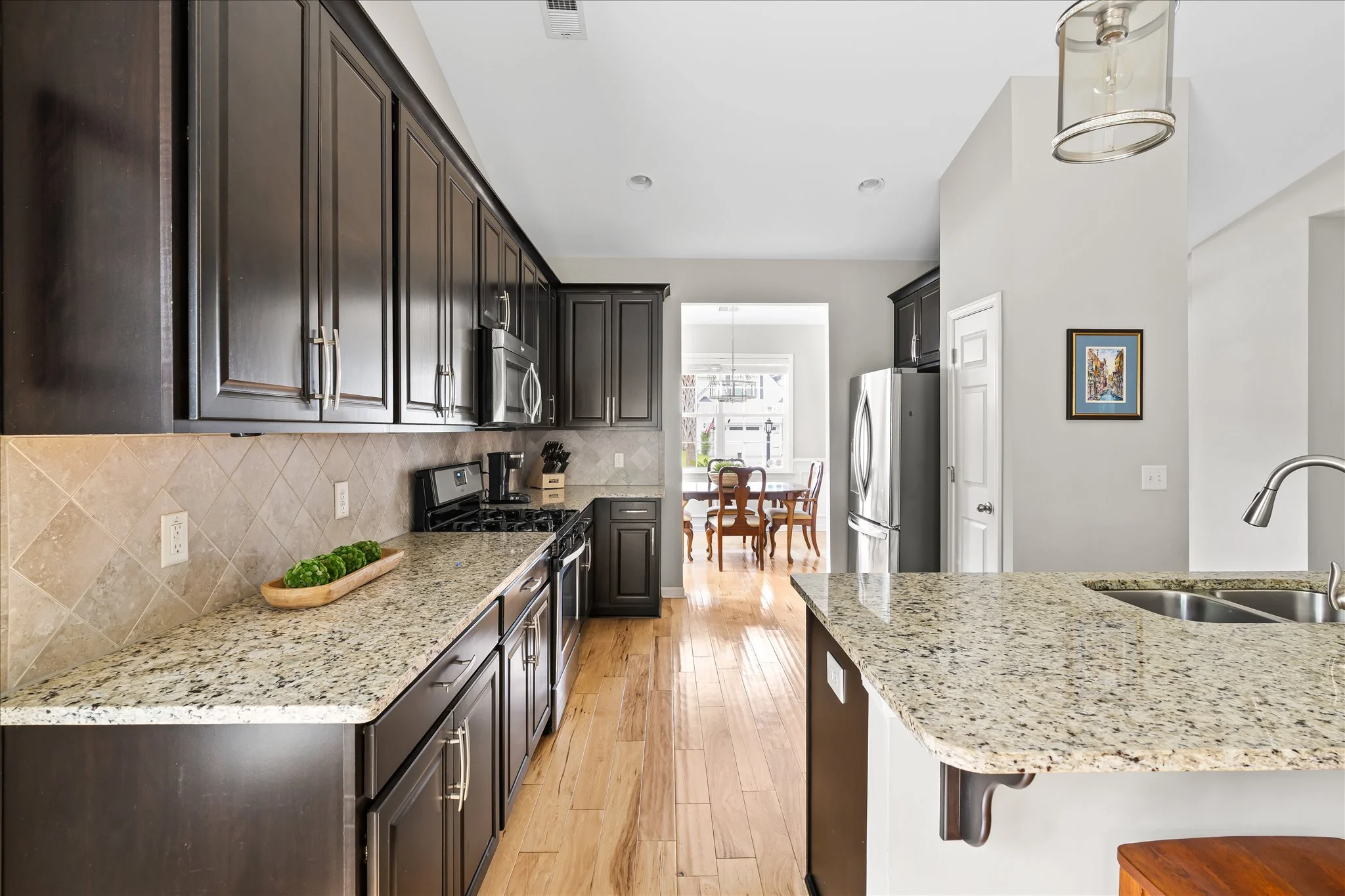 6 Kitchen.jpg