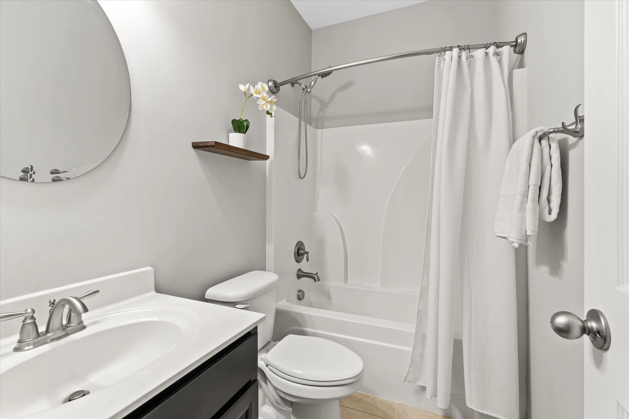 15 Guest Bathroom.jpg