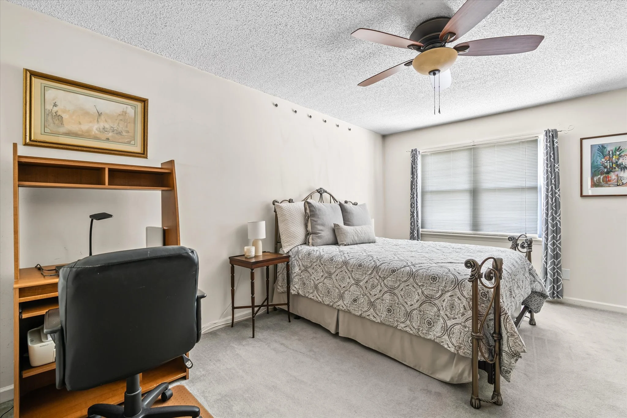 11 Bedroom.jpg