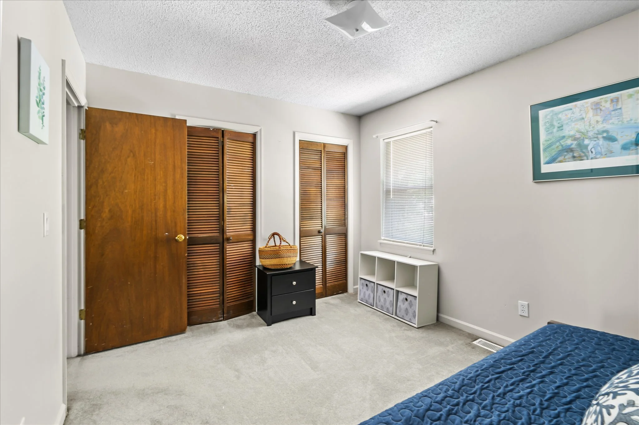 16 Bedroom.jpg