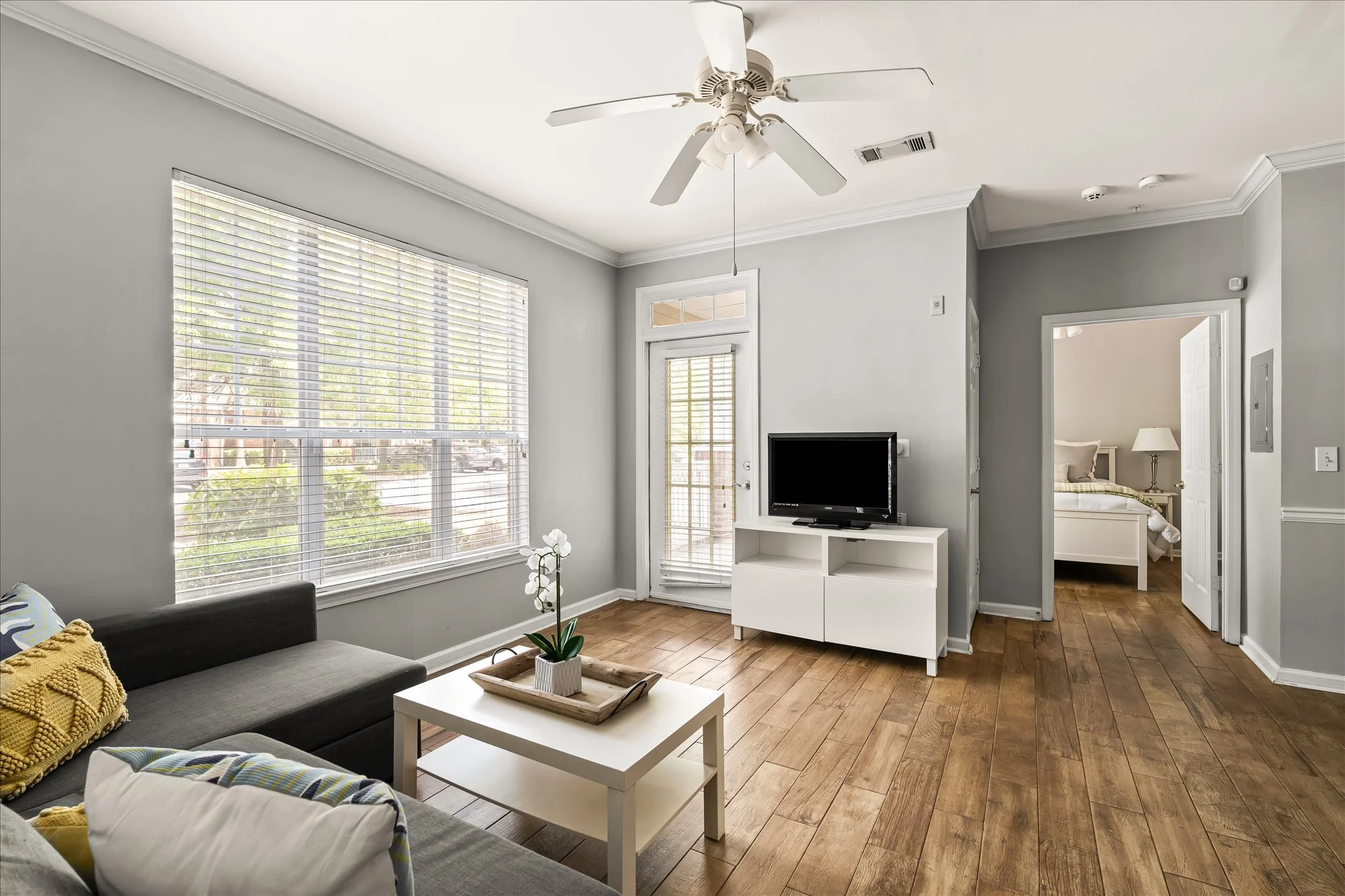 2 Living Room.jpg