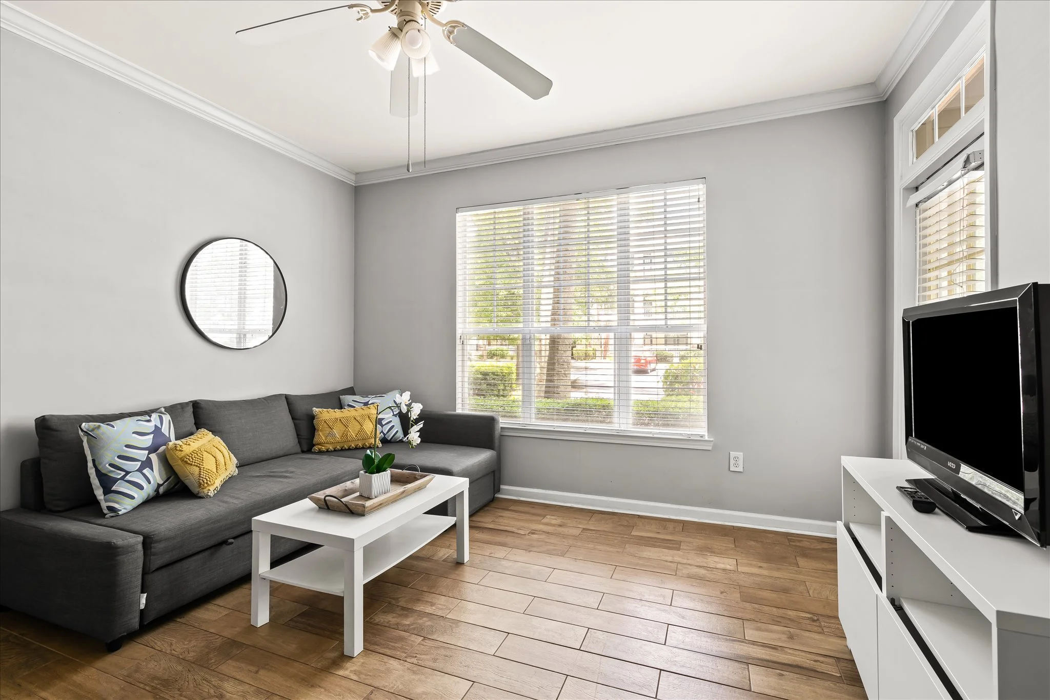 4 Living Room.jpg