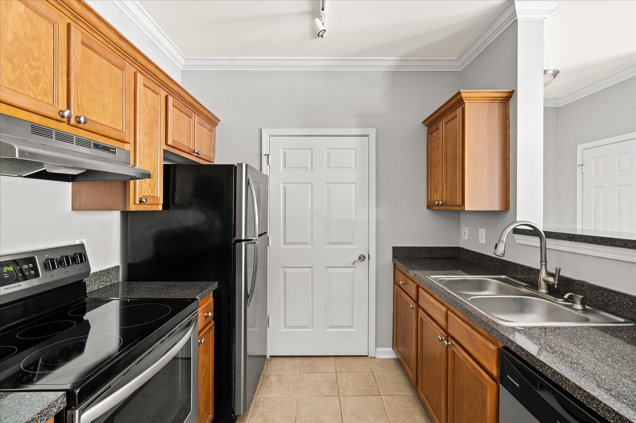 5 Kitchen.jpg