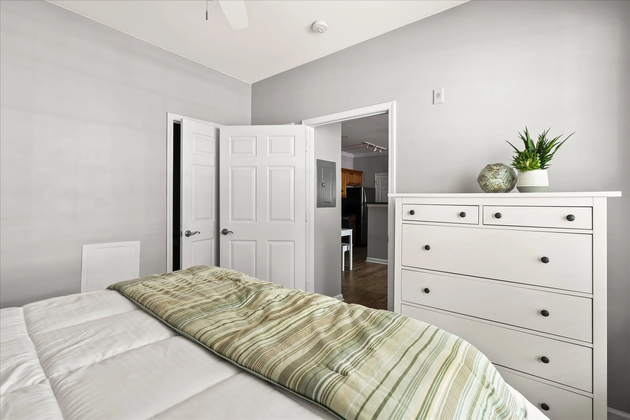 8 Bedroom.jpg