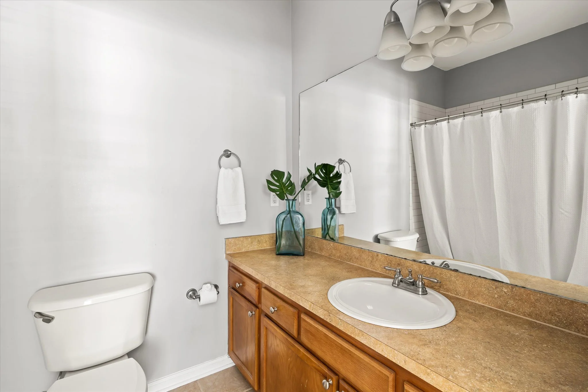 9 Bathroom.jpg