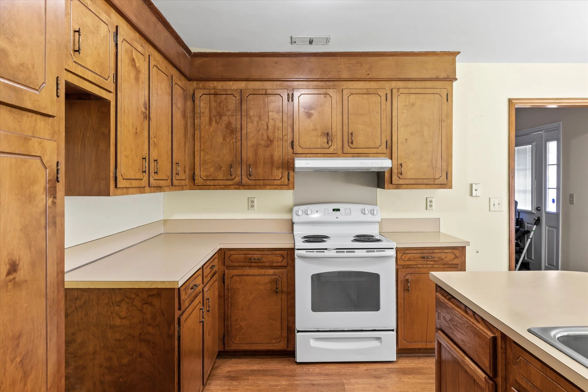 05-Kitchen & Stove.jpg