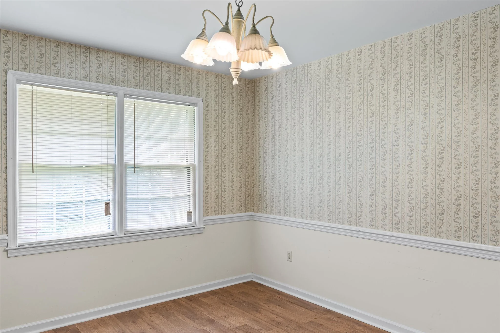 7-Dining Room.jpg