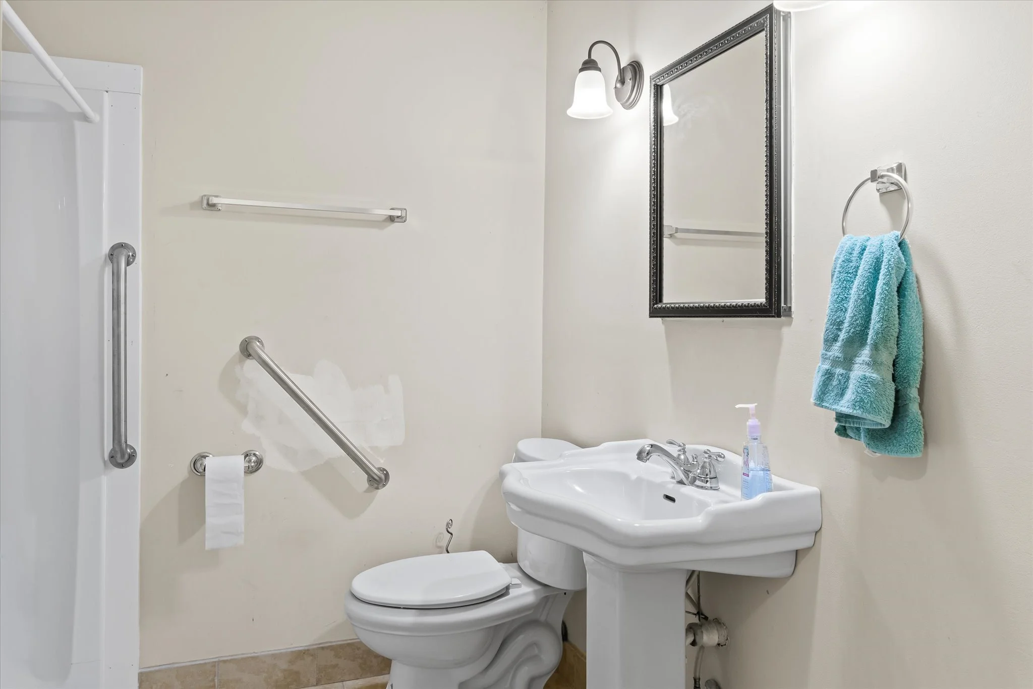11-GuestBathroom & sink.jpg